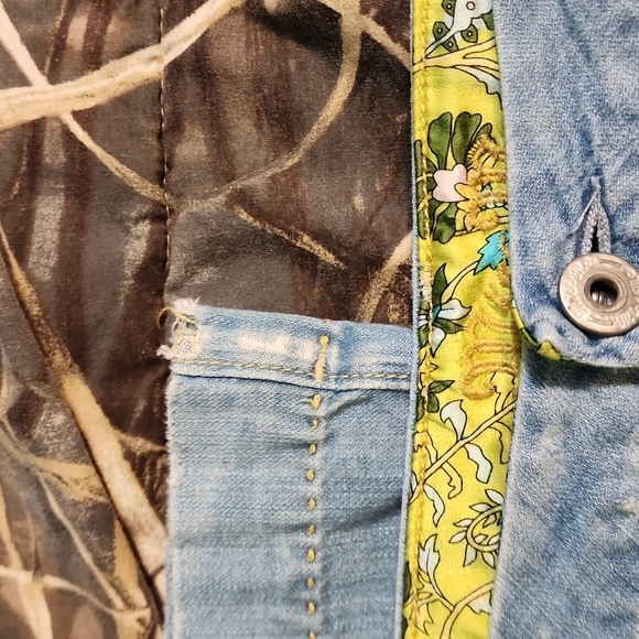 Miss Me Flare Leg Jeans - Picture 9 of 9